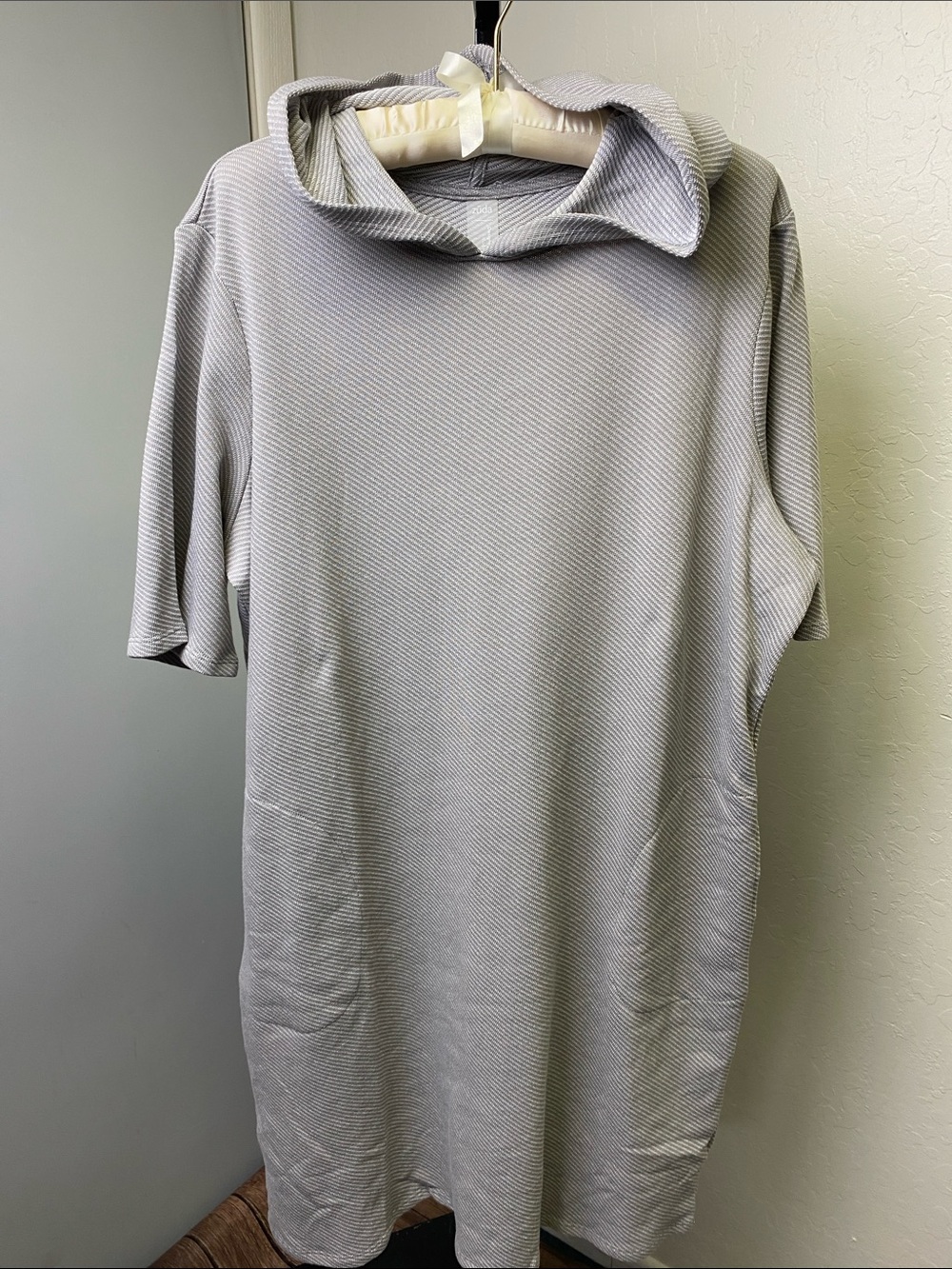zuda Light Gray Hooded Knit Shift Dress